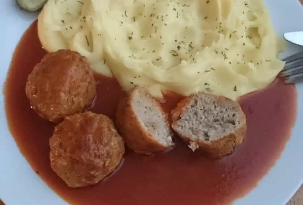 Mäsové guľky v rajčinovej omáčke: Podľa tohoto receptu varím už 40 rokov!