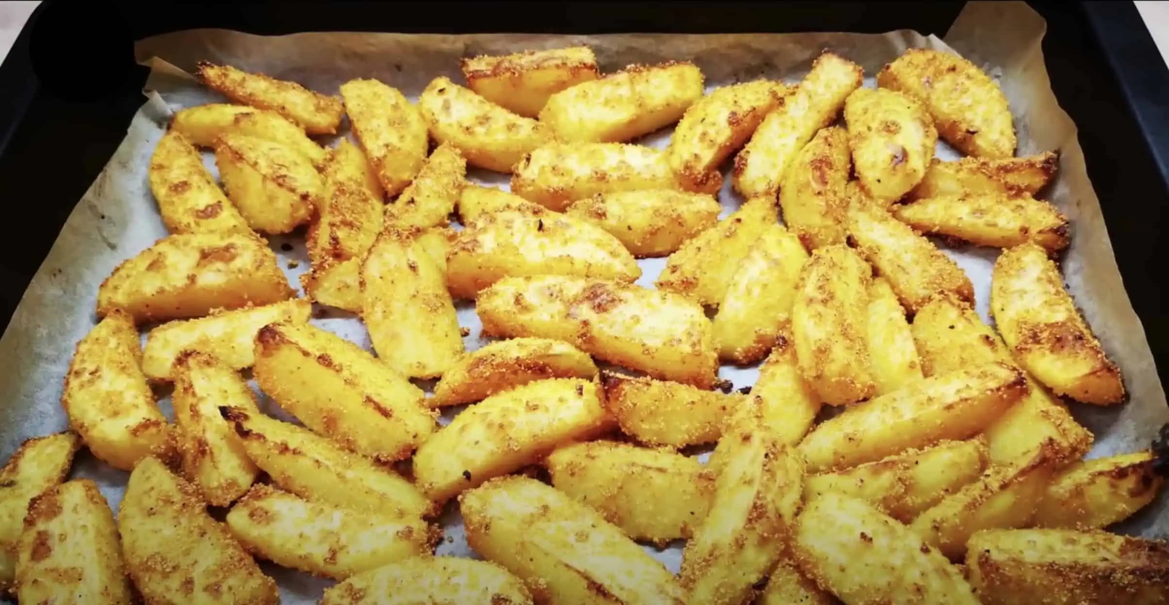 TAJOMSTVO, ako pripraviť najchutnejšie zemiaky z rúry: Minimum oleja a sú stokrát lepšie, ako mastné hranolky!