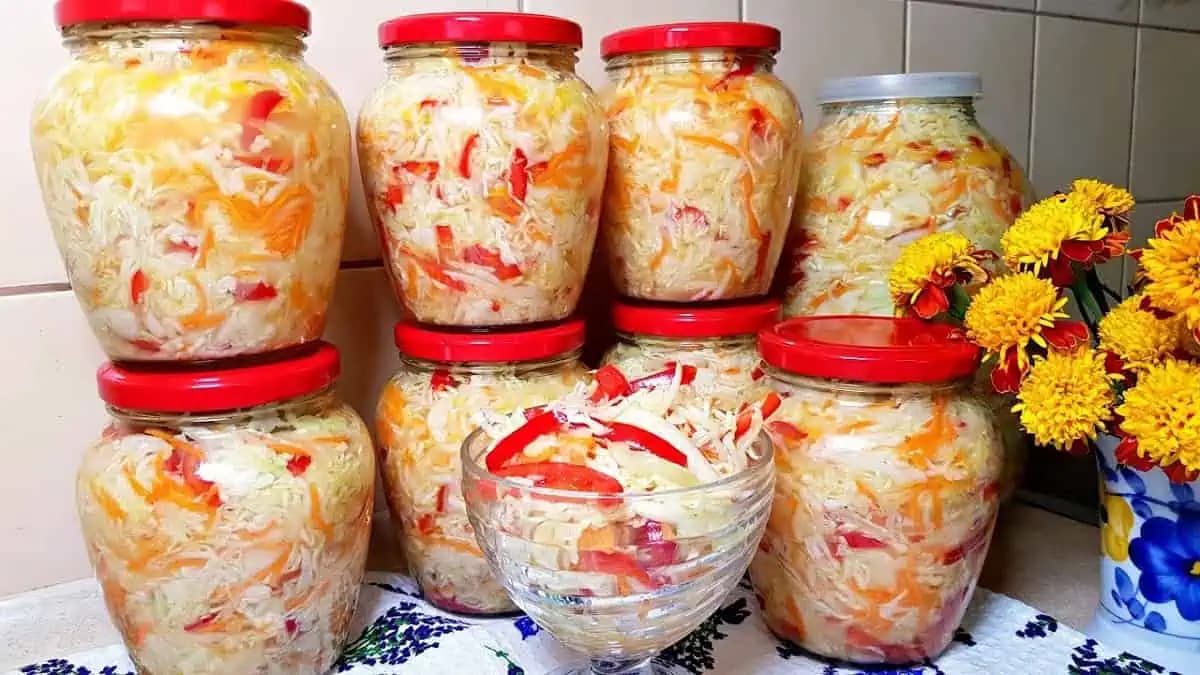 Výborný kapustový ŠALÁT na zimu: Netreba ho sterilizovať, chutí fantasticky a je plný vitamínov (RECEPT)!
