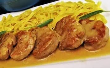 Vynikajúce bravčové medailóniky v krémovej omáčke: Toto šťavnaté mäsko je hotová delikatesa!