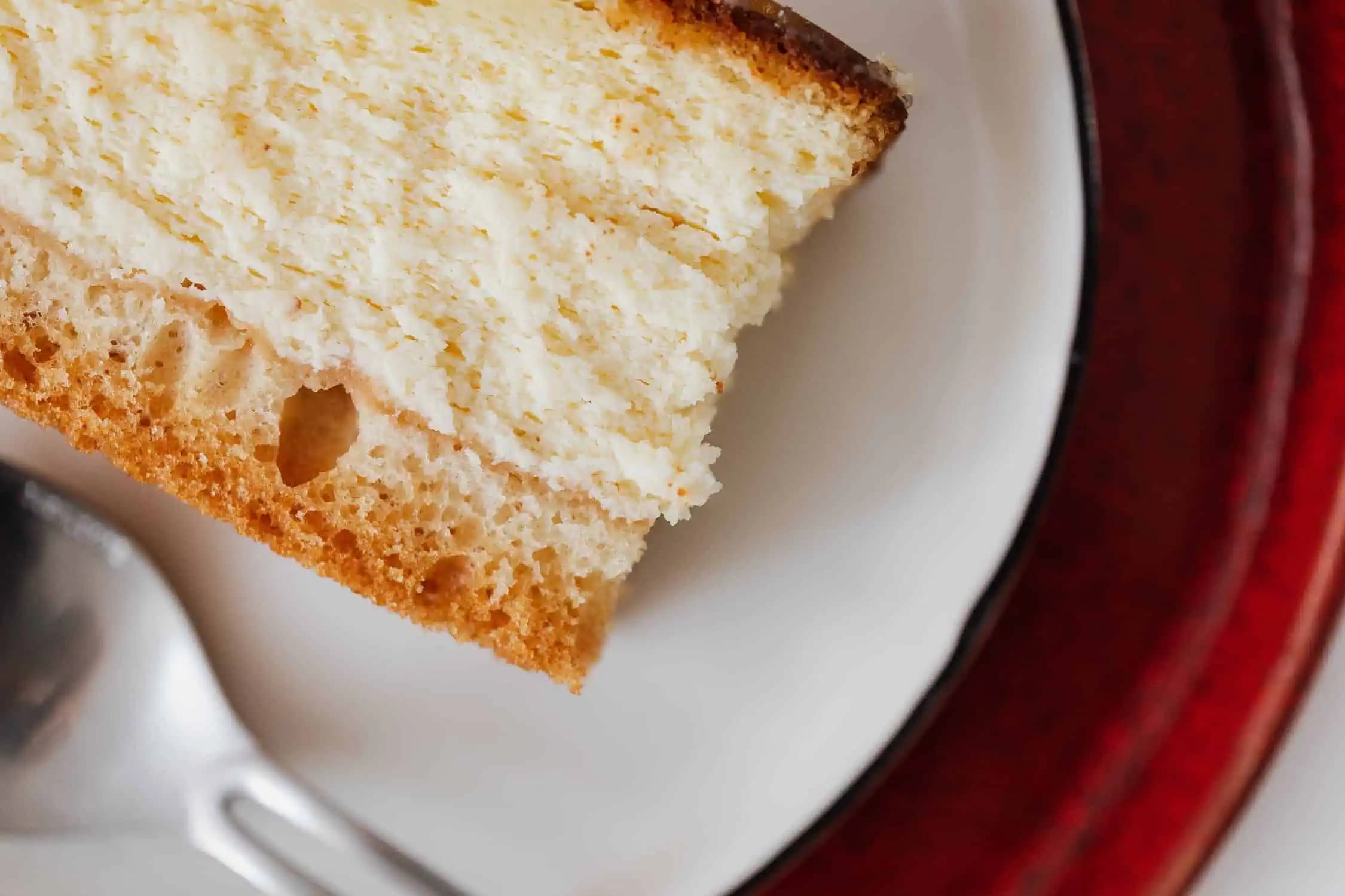 Akonáhle raz vyskúšate, budete chcieť jesť už len tento koláč: Recept na STUDENÝ kokosový koláč – lepší ako zákusky!