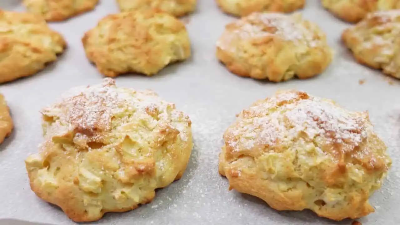 Všetci teraz zháňajú recept na tieto JABLKOVÉ koláčiky: Rýchle a krehučké, ku káve ich robím celý týždeň!