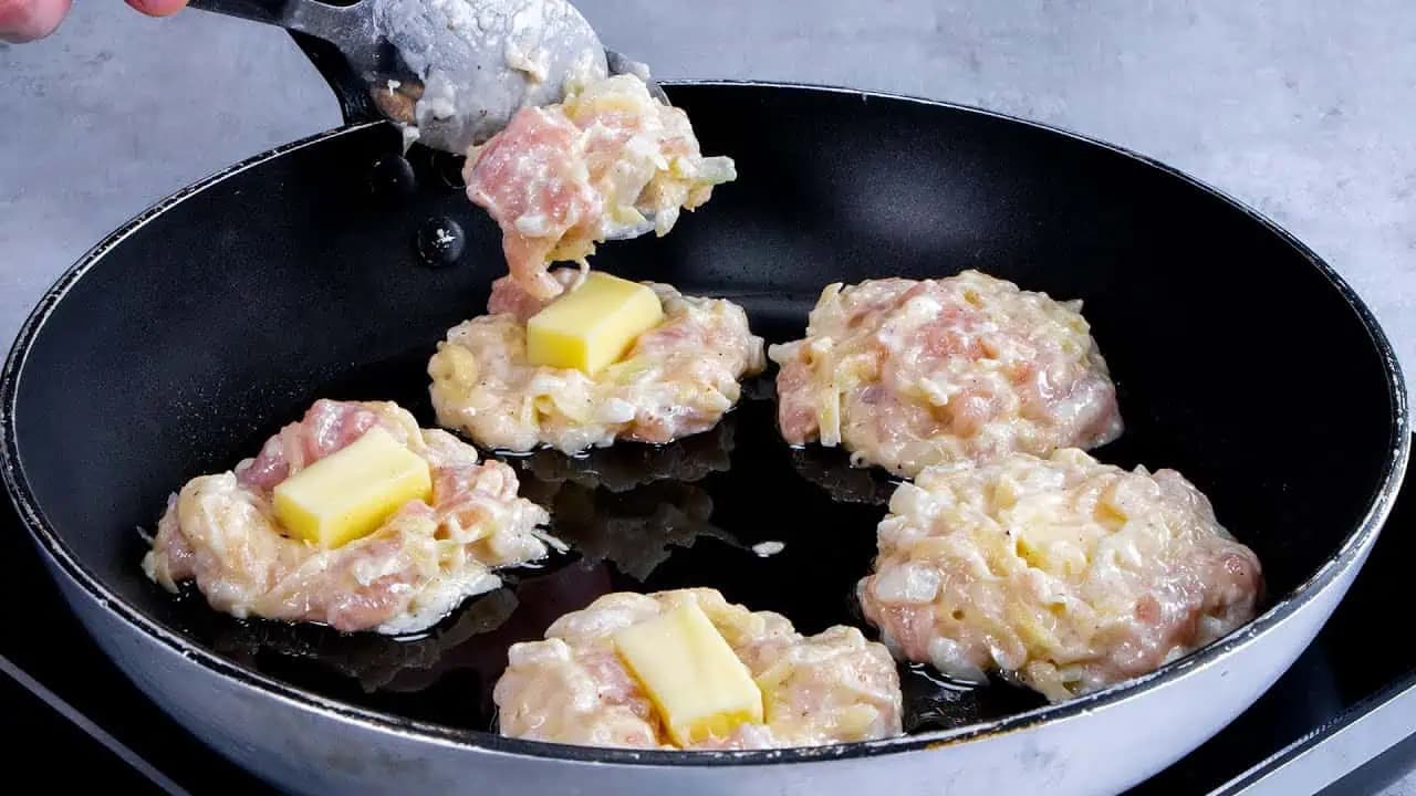 Fantastické zemiakové placky s kuracím mäskom: Úplne jednoduchý, rýchly recept a pritom taká dobrota!