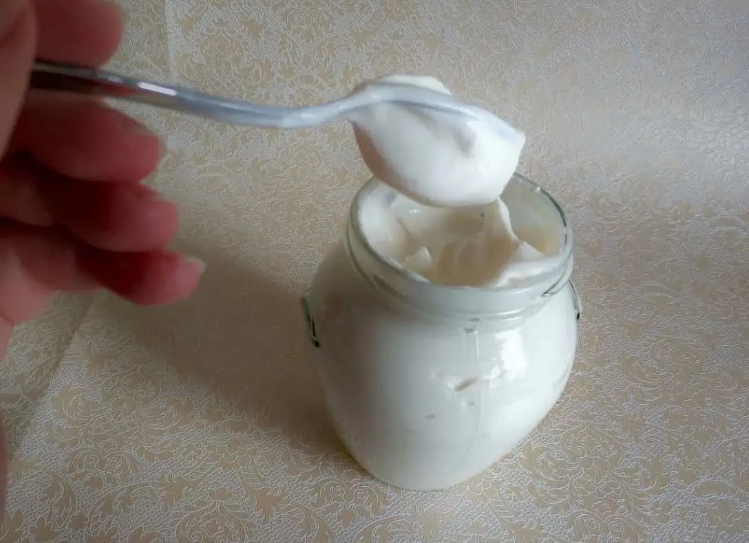 Majonézu už v obchode nekupujem, vyrábam ju doma BEZ vajec a octu za 1 minútu: Ďakujem sestre za RECEPT!