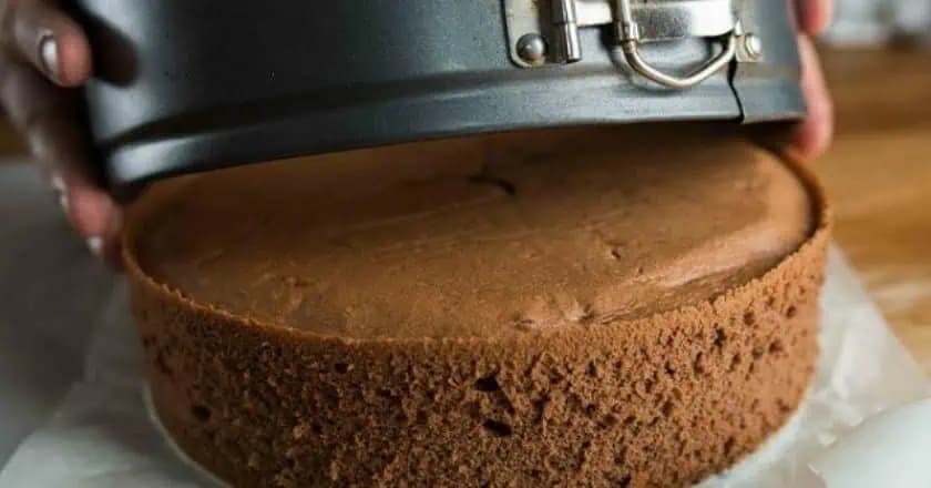 Konečne som našla RECEPT na dokonalú piškótu: Cesto je ľahučké ako dych a zaručene nespadne – nepotrebuje ani plnku!