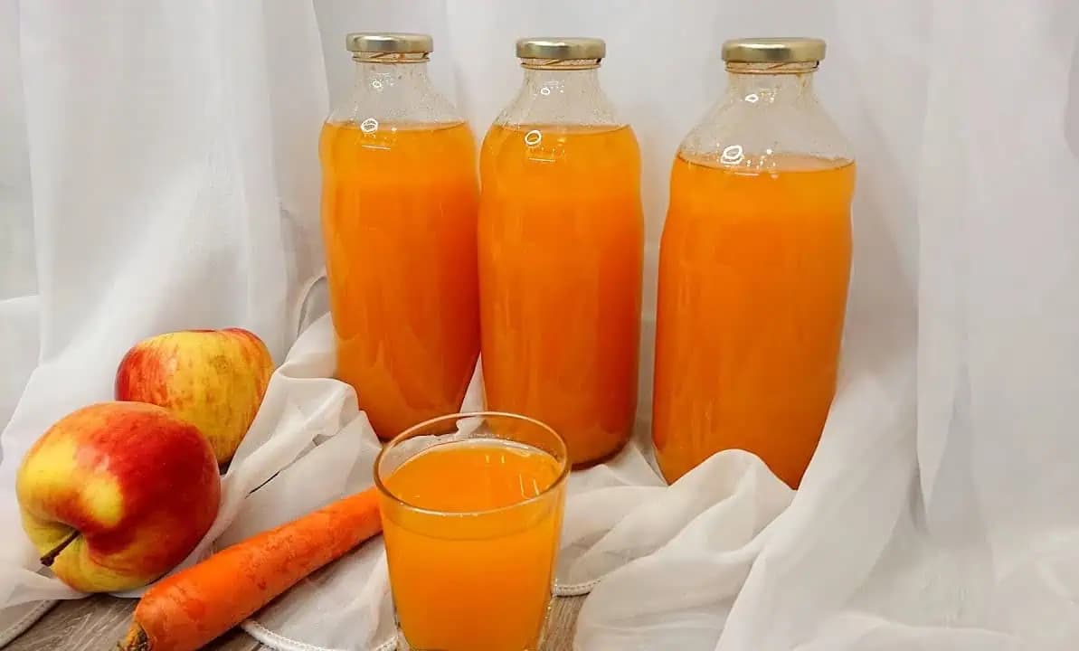 Domáci KUBÍK bez konzervantov: Len 4 jablká, 5 kusov mrkvy, 2 citróny a máte výborný domáci DŽÚS na celé mesiace!