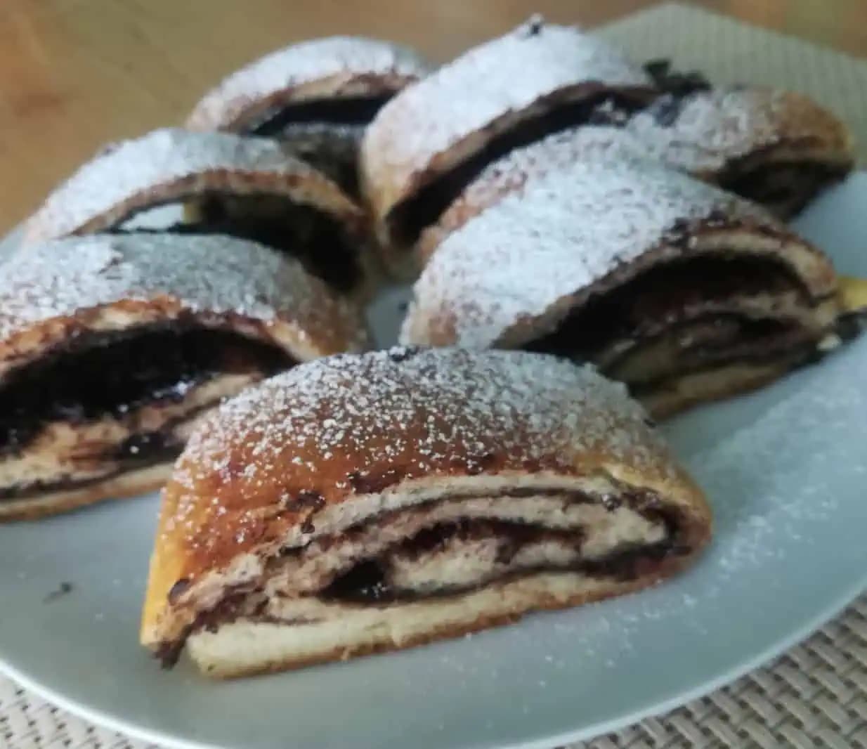 EXTRA rýchly závin s jablkovo-makovou plnkou: Najlepšie pečivo pod slnkom (BEZ kysnutia, BEZ váženia)!