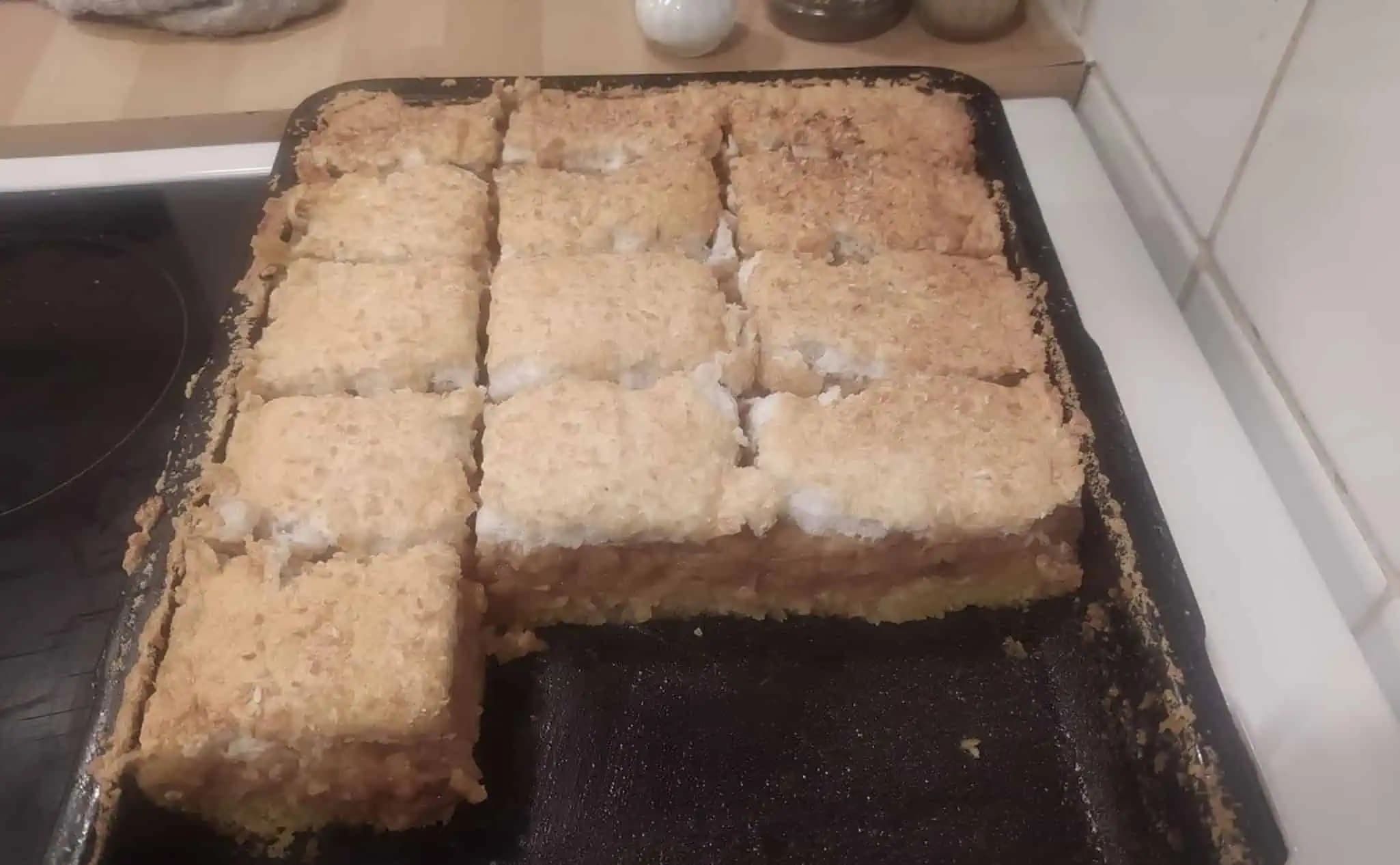 NAJLEPŠÍ jablkový koláč s kokosovou penou, ktorý sa rozplýva na jazyku: Ukladajte RECEPT!