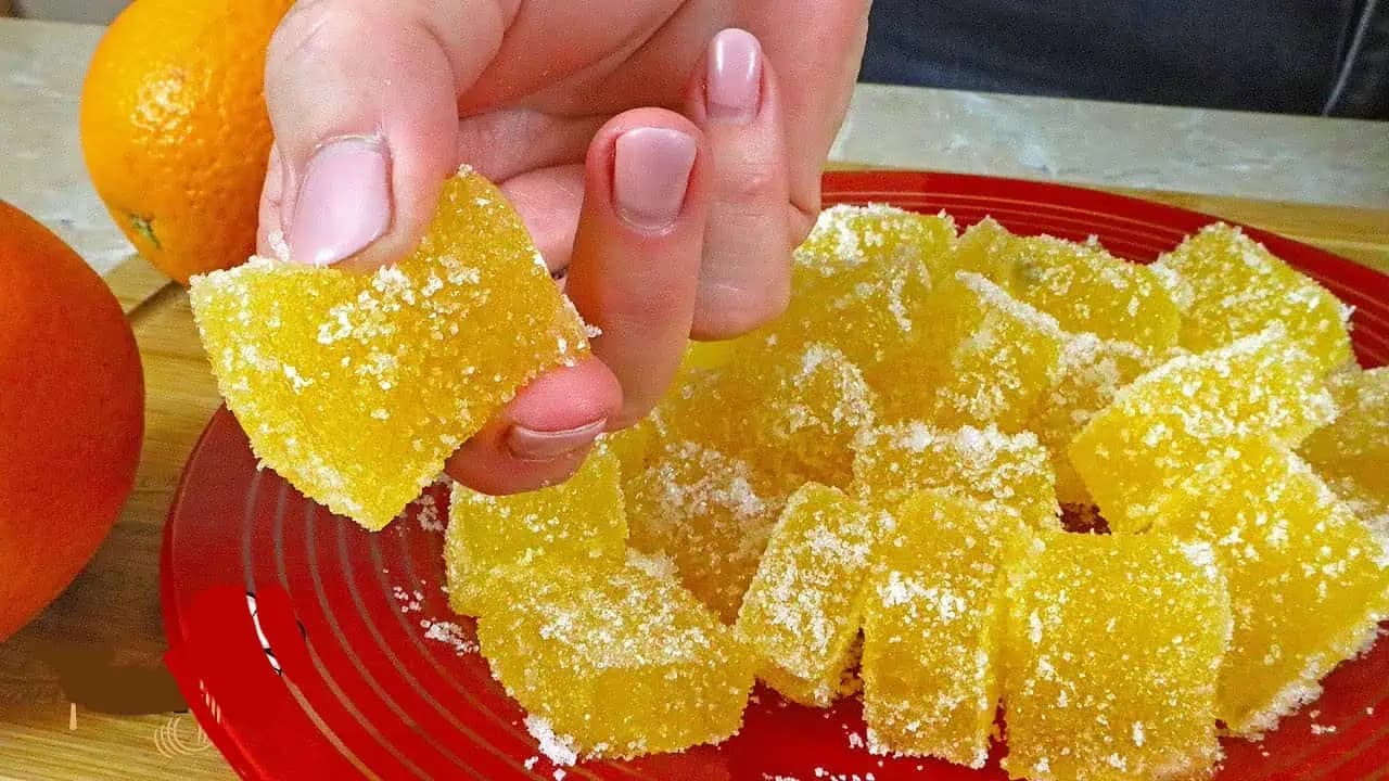 Úžasné domáce želé cukríky: Jednoduchý recept na sladkú pochúťku vyrobenú z pomarančovej šťavy!