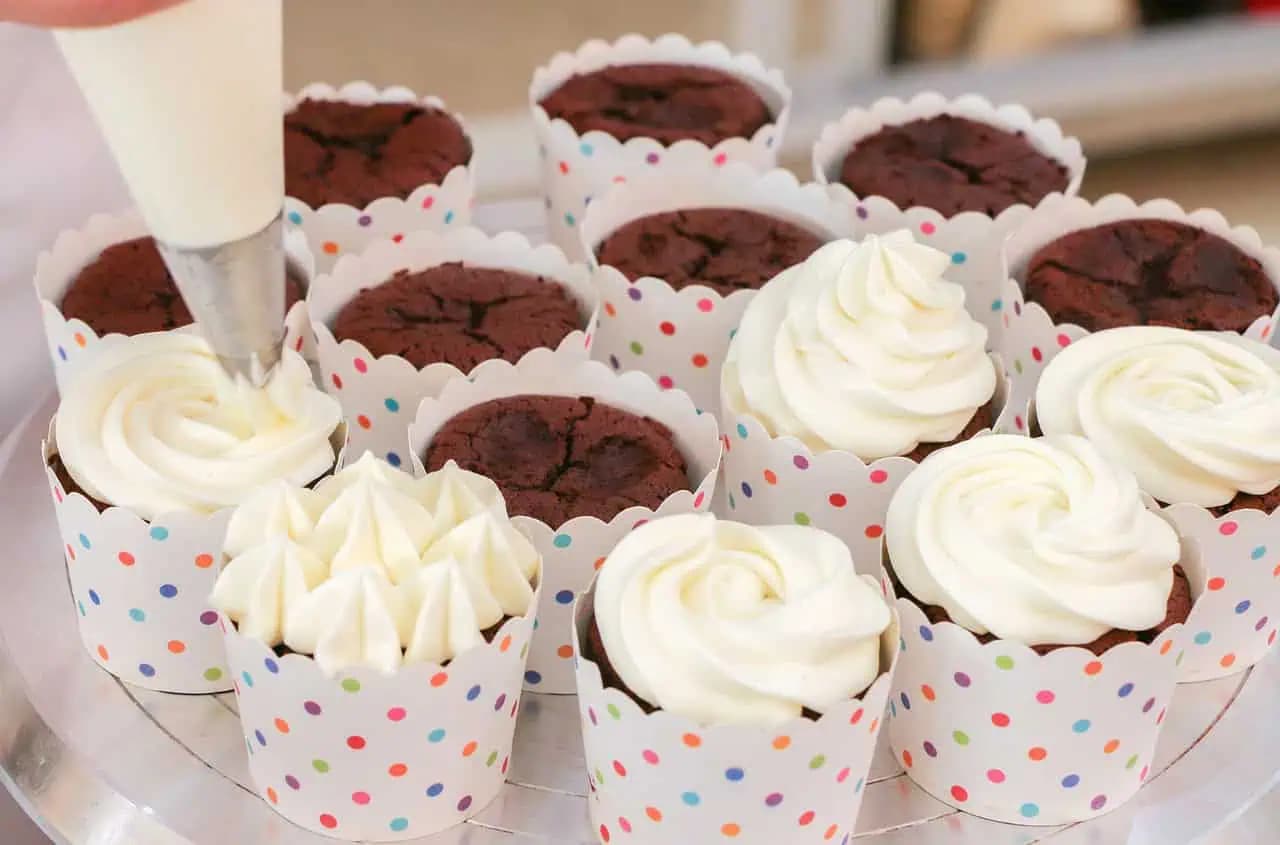 Najlepší krém na torty, zákusky, aj muffiny: Krásne drží tvar a je aj veľmi chutný!