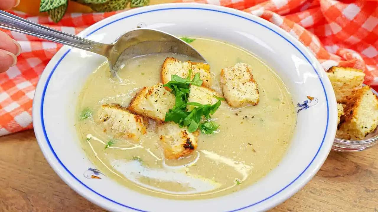 Tejto polievky sa bojí každá choroba: Silná CESNAČKA na taliansky spôsob – lepšiu chuť nepoznám!