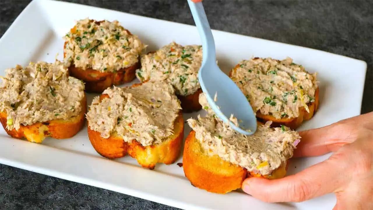 Všetky chlebíčky zmiznú zo stola za 1 MINÚTU: Recept na úžasnú nátierku, ktorú robím LEN v najväčšej mise, ktorú doma máme!