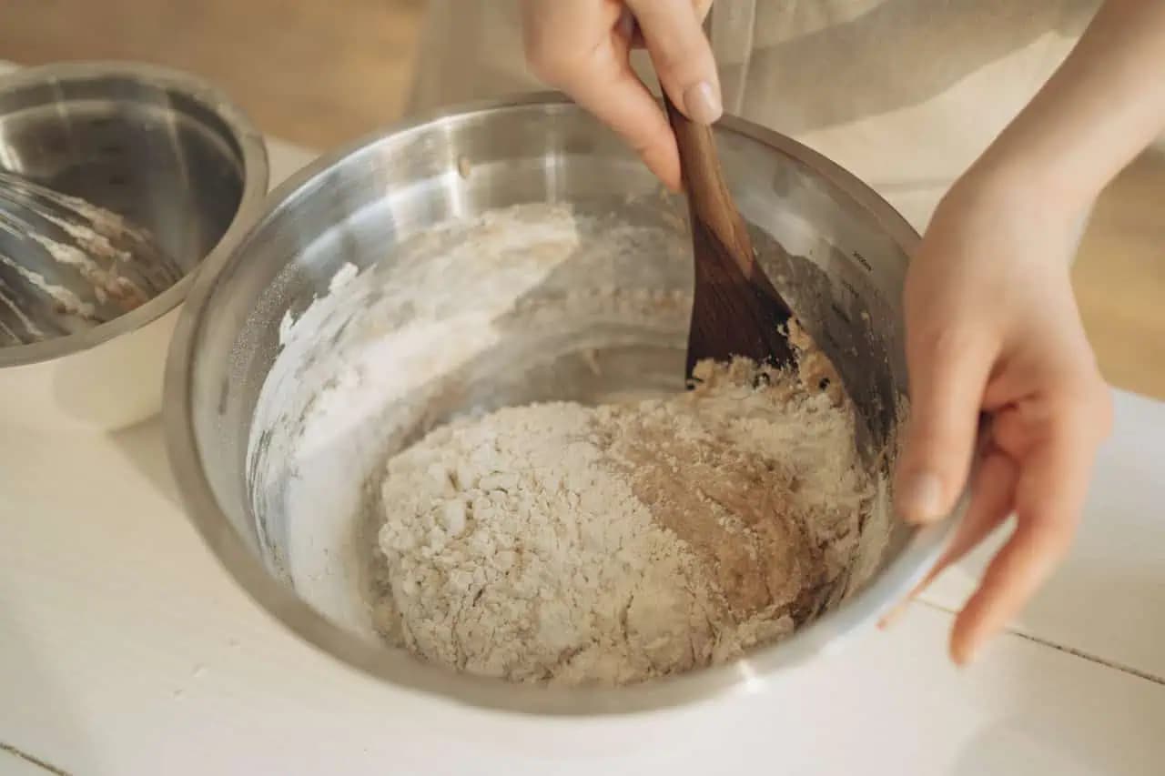 Tento koláč pobláznil všetkých hostí, rovno zdvojnásobte dávku: Tvarohovo-čerešňové BROWNIES s úžasnou chuťou!