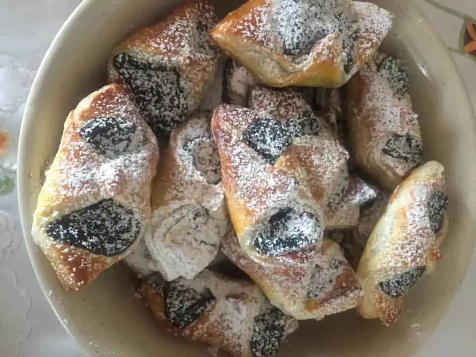 Musím sa podeliť o môj obľúbený recept z mastného cesta: Vianočné lekvárové PAPUČKY – úžasný nápad na sviatočný stôl!
