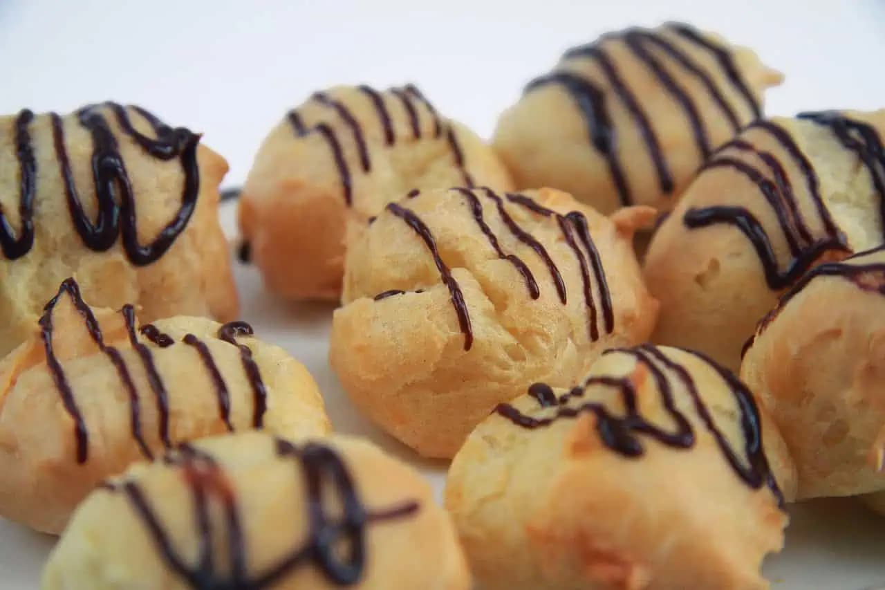 Tento recept všetkých ohromil: Sladké guľky z odpaľovaného cesta, ktoré chcete jesť stále znova a znova!