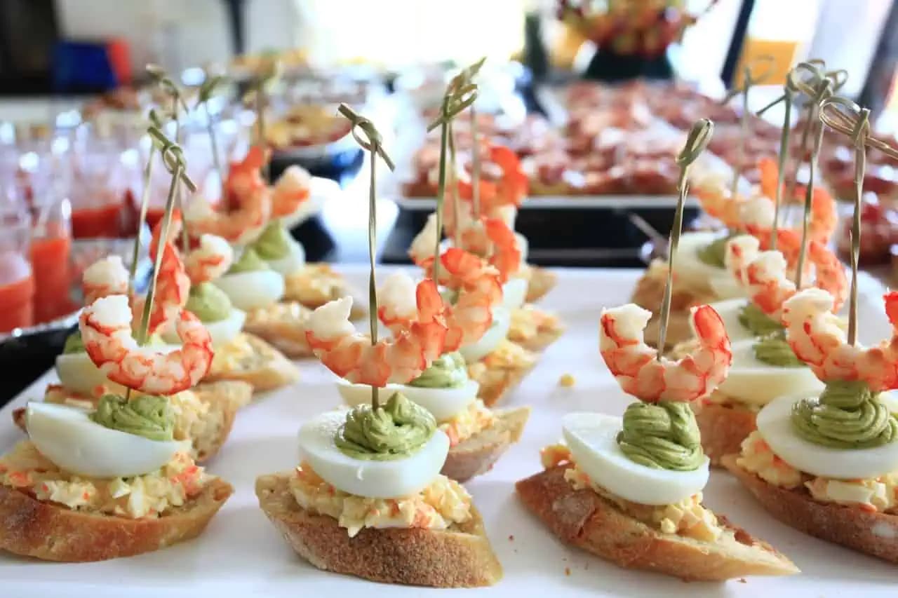 Tipy na tri najlepšie nátierky na jednohubky: Fantastická škvarková, nezabudnuteľná sardinková a úžasná zelerová nátierka!