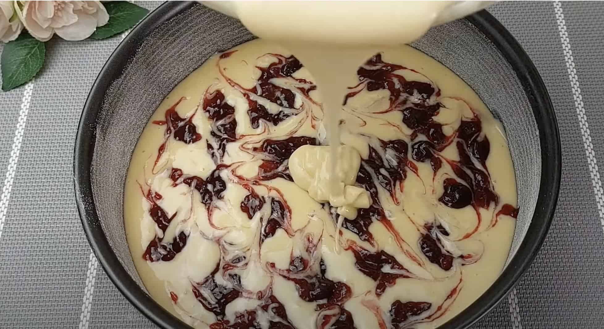 Úžasne rýchly tvarohový koláč z hrnčeka „FEŠÁČIK“: Chutí úplne ako moravské koláče!