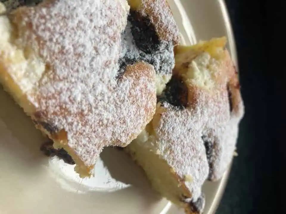 Výborná rýchlovka z hrnčeka – tvarohová piškóta s lekvárom: Chutí úplne ako moravské koláče, hotový je hneď!