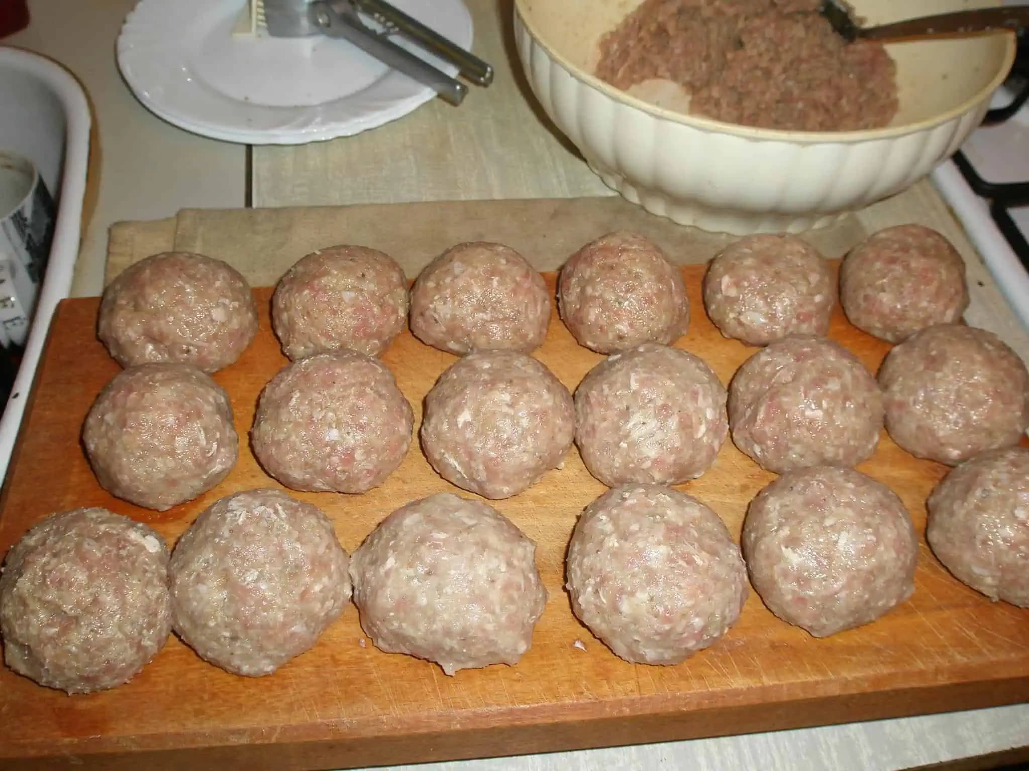 Rezníky z mletého mäsa na PRÍRODNO: Veľmi šťavnaté a rýchle mäsko, chutnejšie ako vyprážané fašírky!