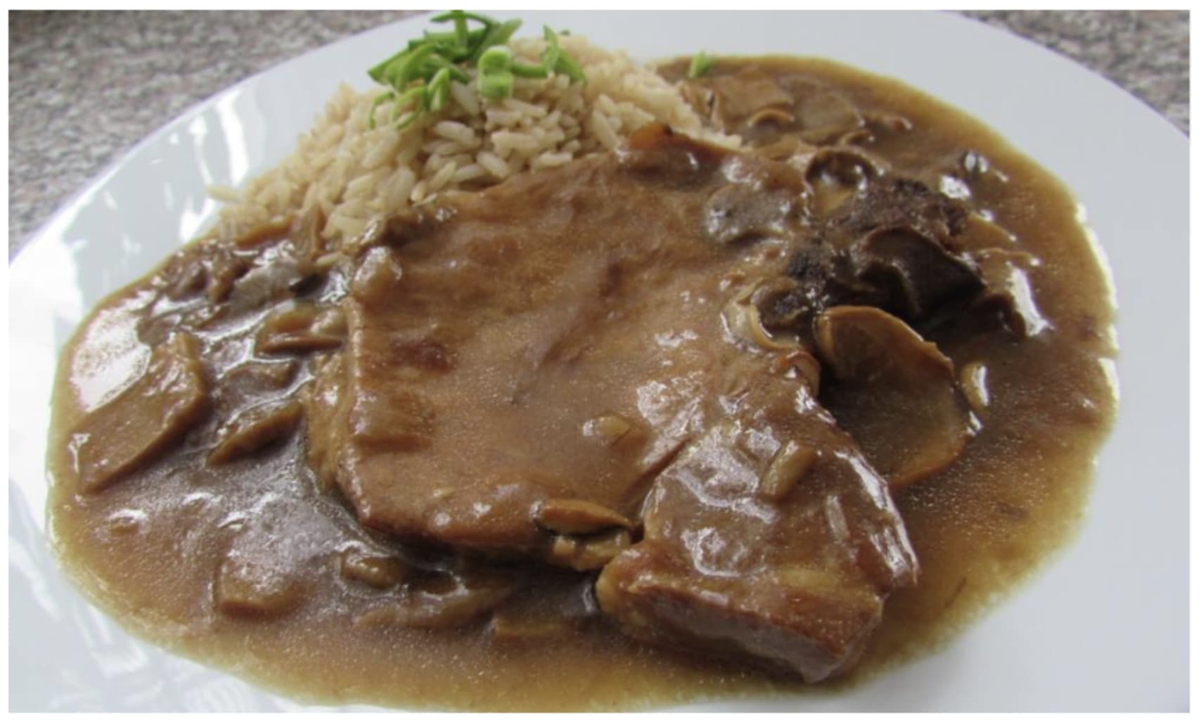 Jemná a šťavnatá KRKOVIČKA na hubách: Mäsko rozplývajúce sa na jazyku a výborná omáčka – musíte ochutnať!