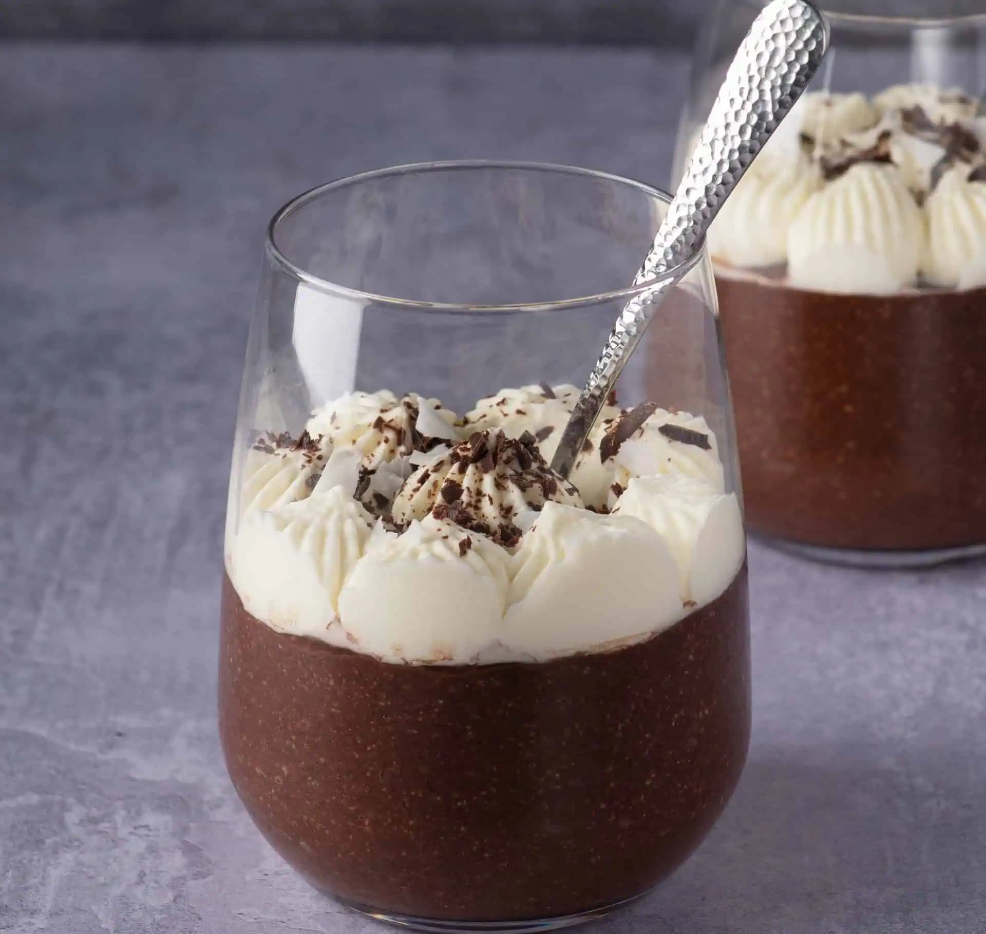 Lahodný dezert v pohári z dvoch druhov čokolády: Rýchly, jednoduchý a bez použitia rúry!
