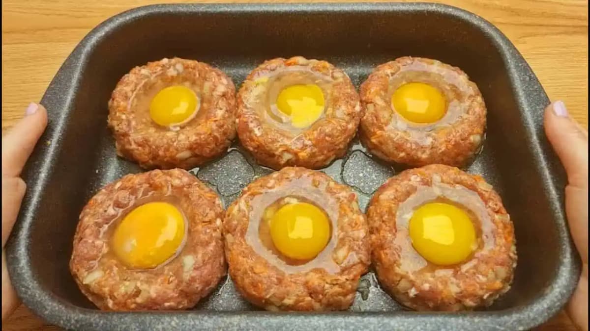Tento nápad je STOKRÁT lepší ako obyčajné fašírky: Uložte mleté mäso na plech a dajte ho piecť týmto spôsobom!