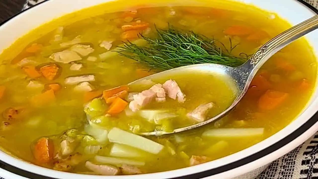 100-ročná NEMECKÁ HRACHOVÁ polievka, ktorej sa iný RECEPT nevyrovná: Zahreje a skvele vás zasýti!