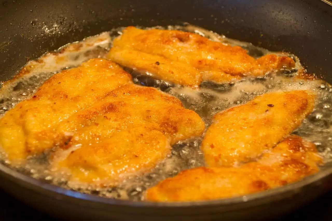 Keď budete najbližšie robiť rezne SKÚSTE toto vylepšenie: TRIK, s ktorým mäsko ostane extra šťavnaté, jemné a obal krásne „NAPUFKANÝ“!