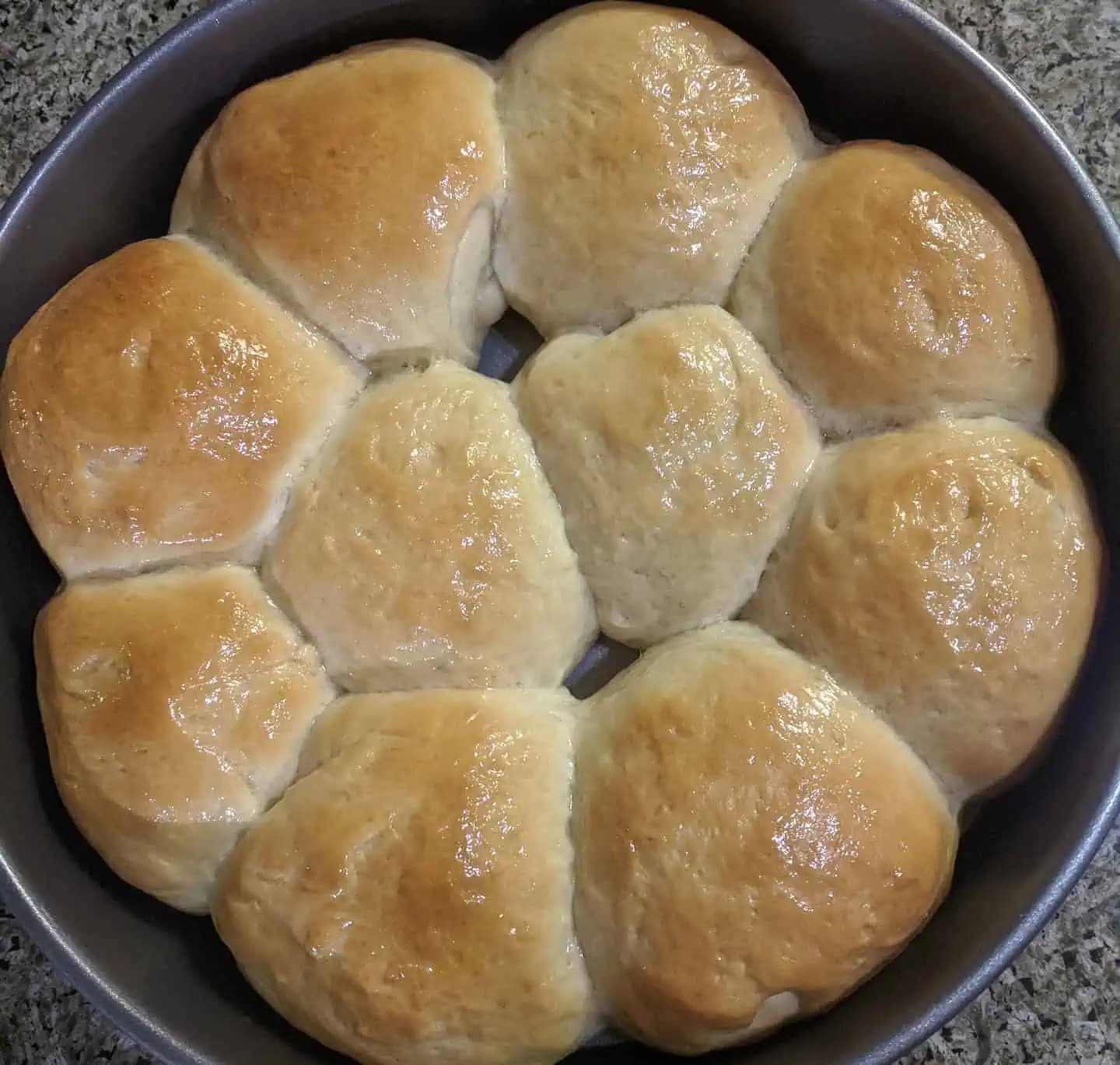 Chrumkavý a svieži domáci chlieb upečený na panvici: Výnimočný recept, o ktorý sa budete musieť podeliť aj so susedmi!