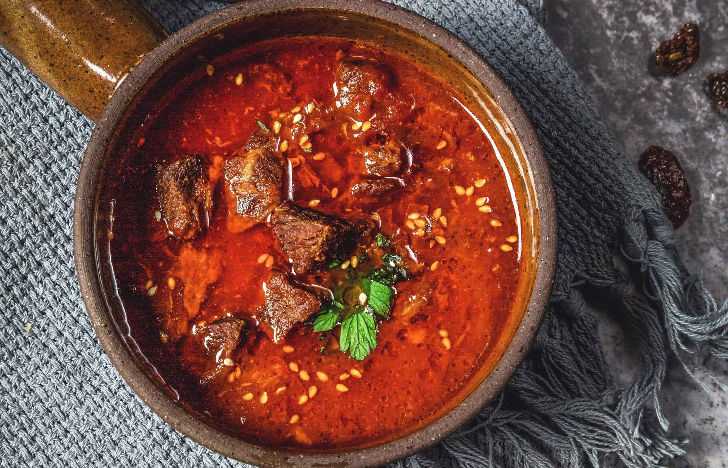 Katova polievka: Tento silný vývar z hovädzieho mäsa a zeleniny vás postaví na nohy aj po búrlivej oslave!