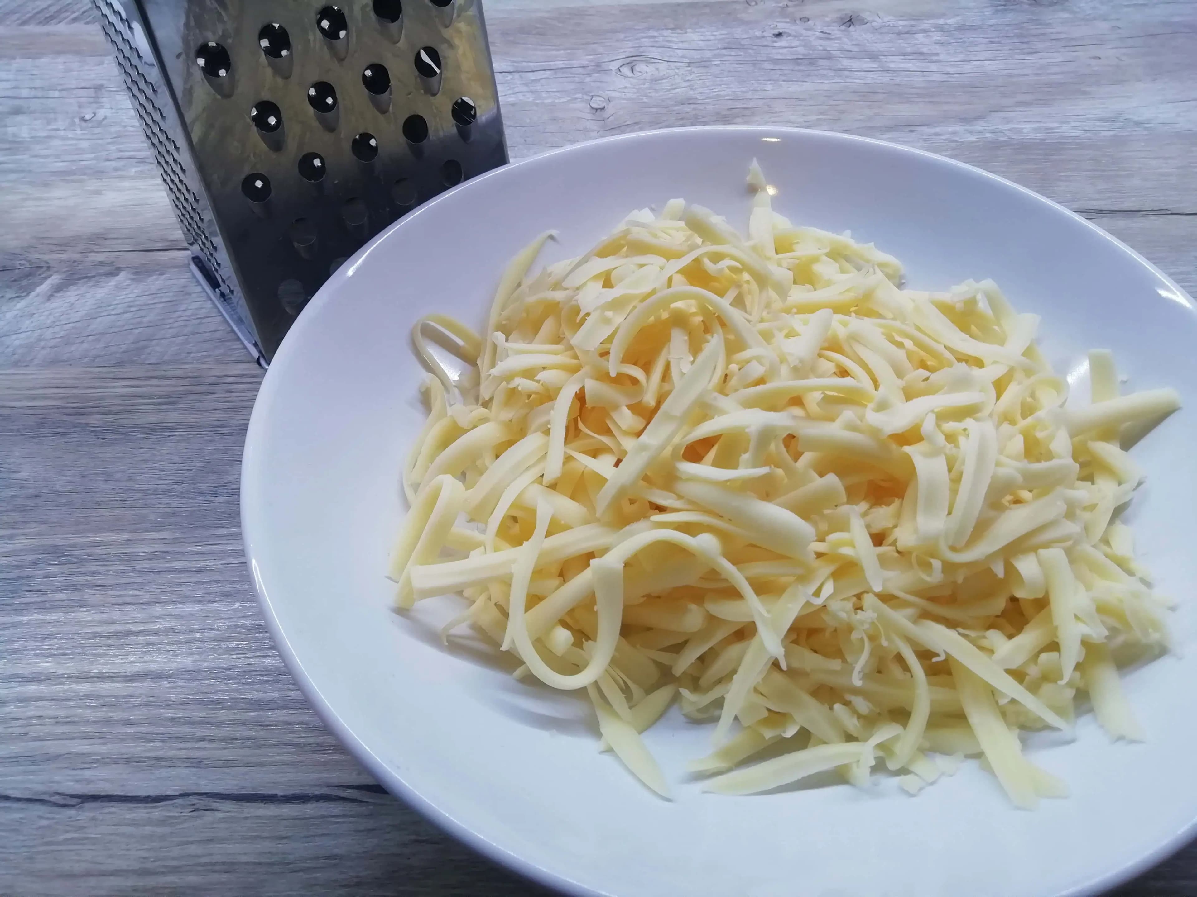 Tento slaný koláč z pokrčeného cesta je taký chutný, že ho pečiem celý rok: Recept mojej babičky!
