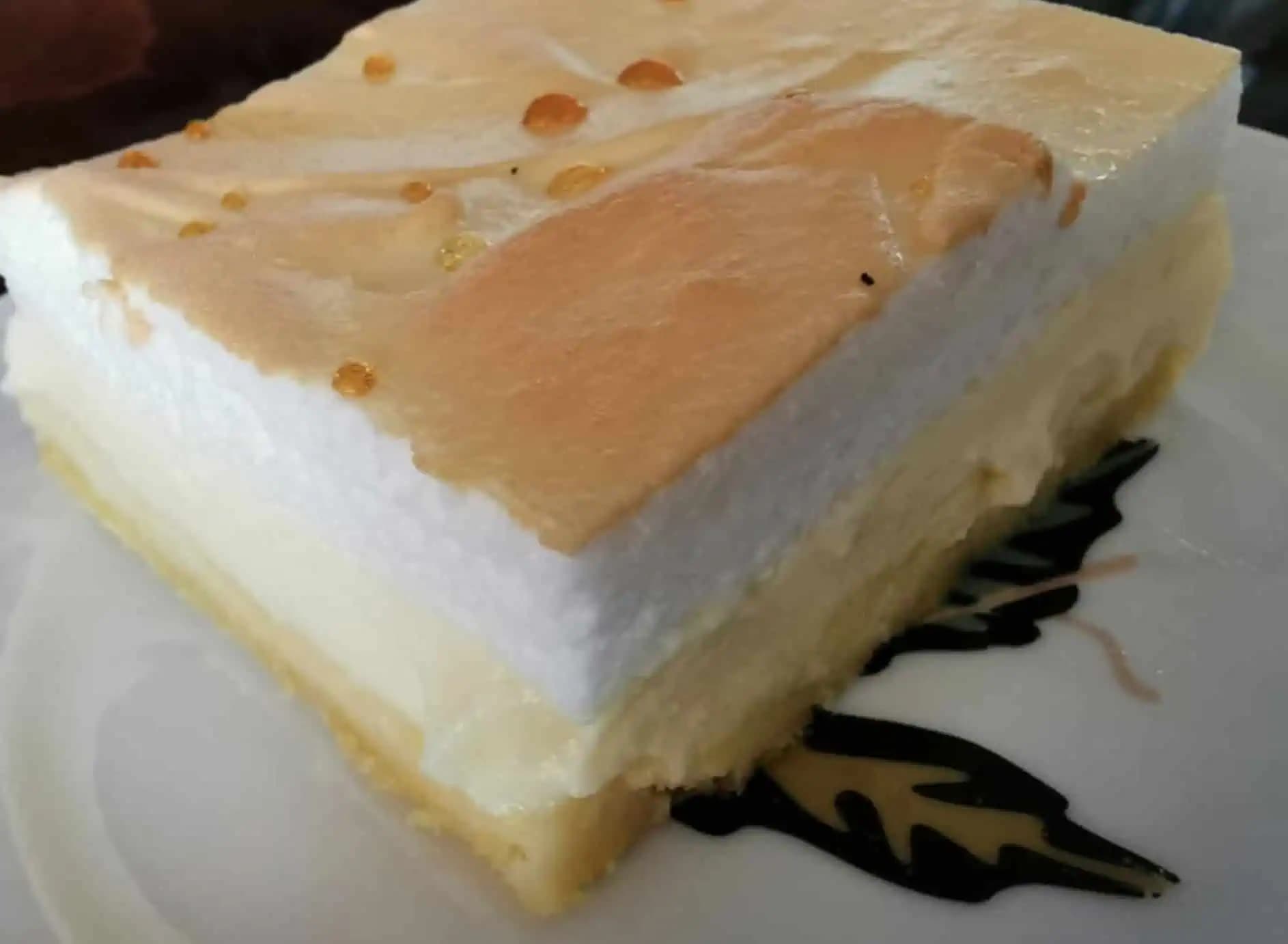 Tvarohový KRÉMOVNÍK: Jeden fantastický koláč s penou a lahodnou plnkou – jednoduchá príprava!