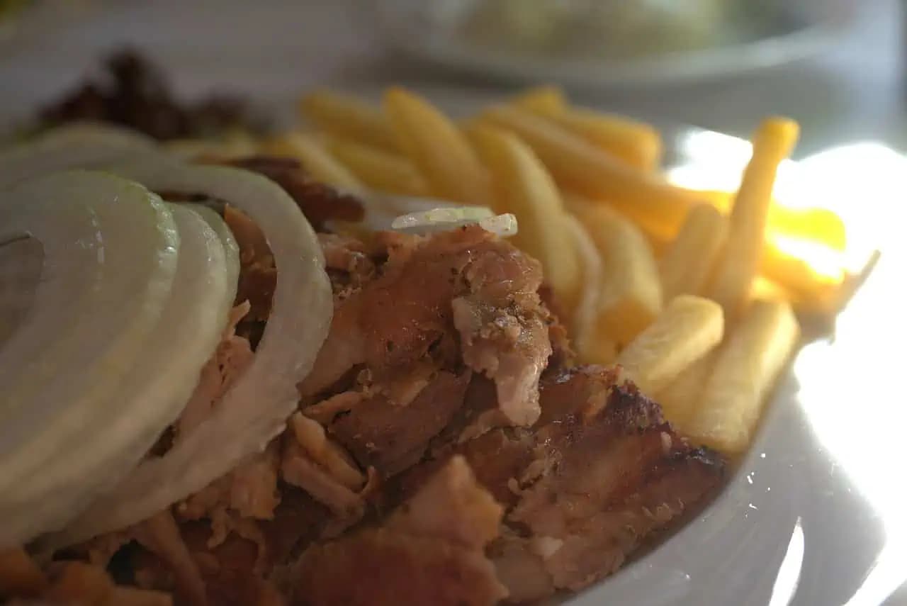 Kurací kebab s hranolkami: Domáca pochúťka, po ktorej si olížete všetky prsty!