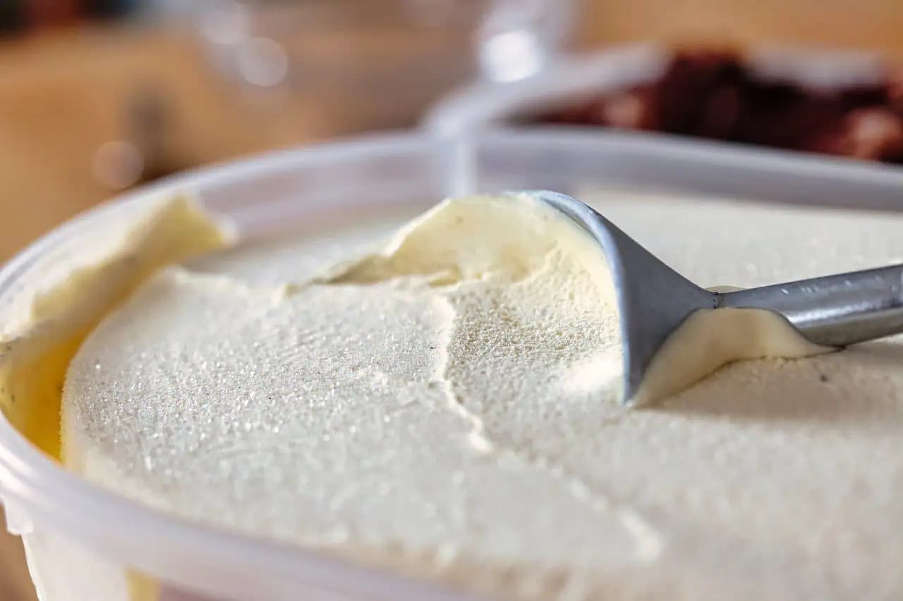 Domáca zmrzlina bez zmrzlinovača – jednoduchá, rýchla a chutí famózne!