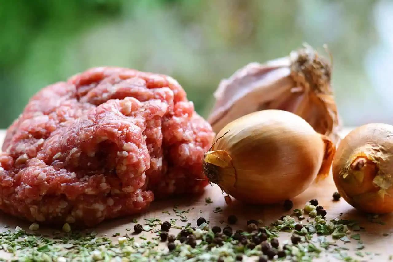 Mleté mäso a strúhané zemiaky z jedného plechu!