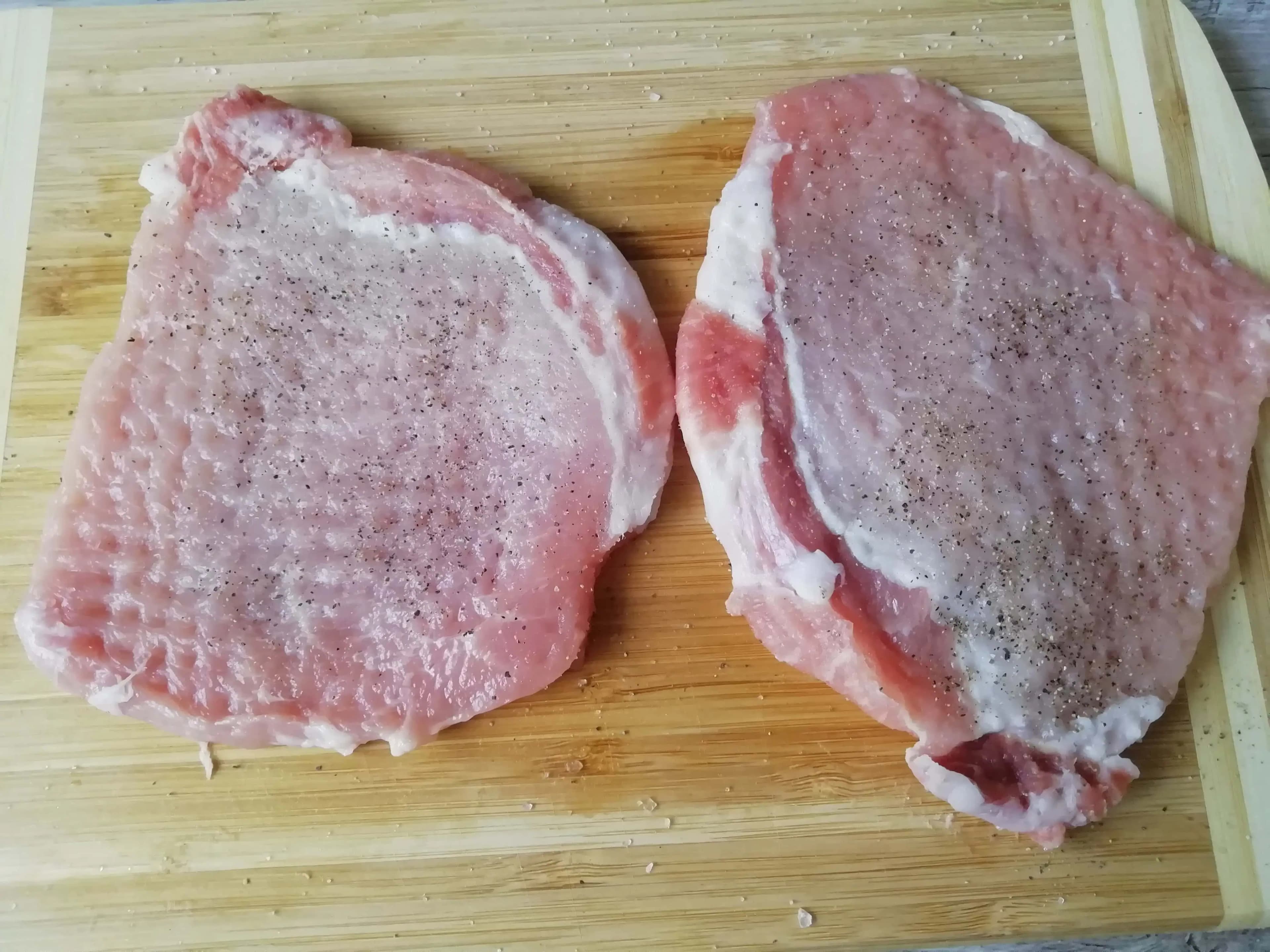 Urobte toto s bravčovými rezňami predtým, ako ich obalíte: Budú jemné, šťavnaté a všetci ich vychvália do nebies!