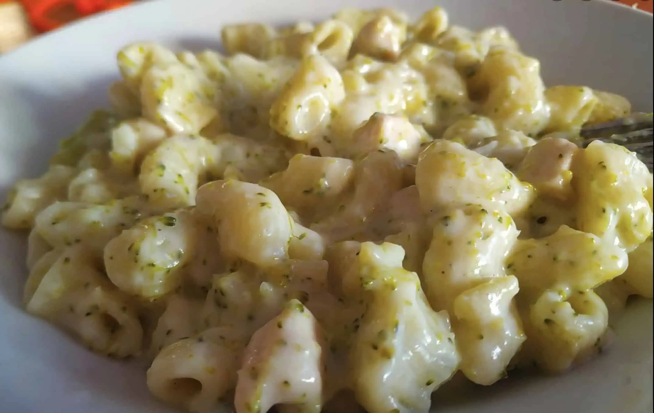 15-MINÚTOVÉ cestoviny s cesnakom a smotanou: Vynikajúci a rýchly obed, ktorý je HNEĎ na stole!