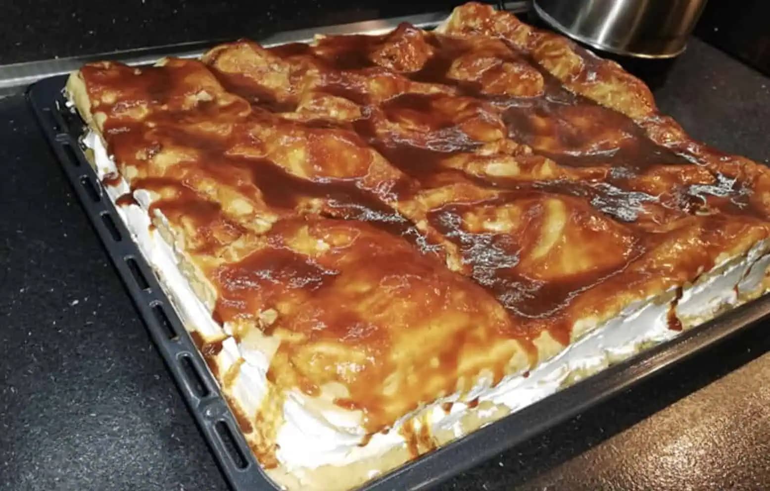 Tento úžasný zákusok nesmie chýbať na žiadnej oslave: „Mraky“ z odpaľovaného cesta s lahodným krémom tromfnú aj veterníky!