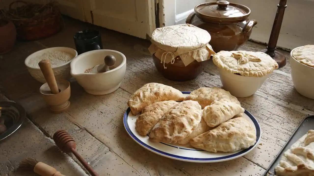 Tieto plnené taštičky sú chutnejšie ako by ste čakali: Fantastické krehké taštičky plnené mäsom!
