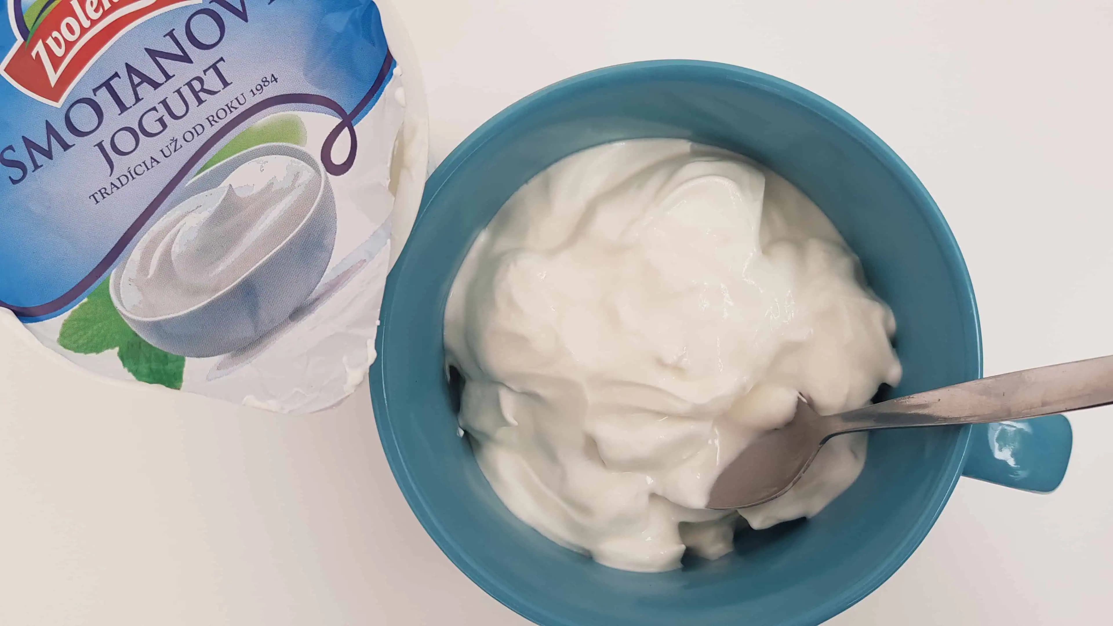 Tento jogurtový koláč sa topí v ústach: Bez masla, krásny a chutný!