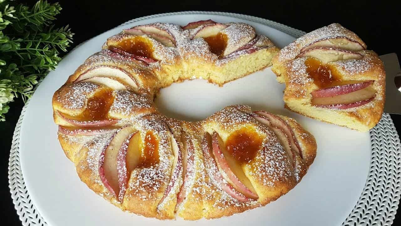 Ak máte 1 jablko a 1 vajce, pripravte tento slávny dezert, ktorý poblázni celý sve: Topí sa v ústach!