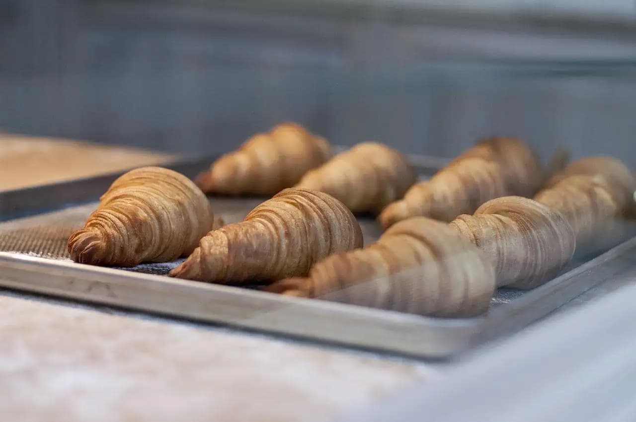 Krémové rožky s plnkou hotové za 20 minút: Jednoduché a veľmi chutné, roztápajú sa v ústach!