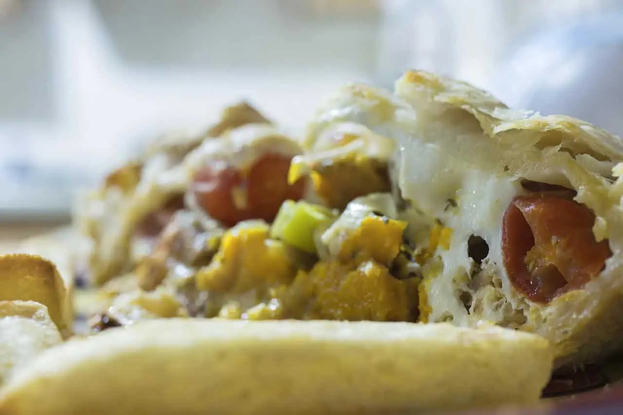 Lahodná roláda: S lístkovým cestom, šampiňónmi, feta syrom – olížeš si prsty!