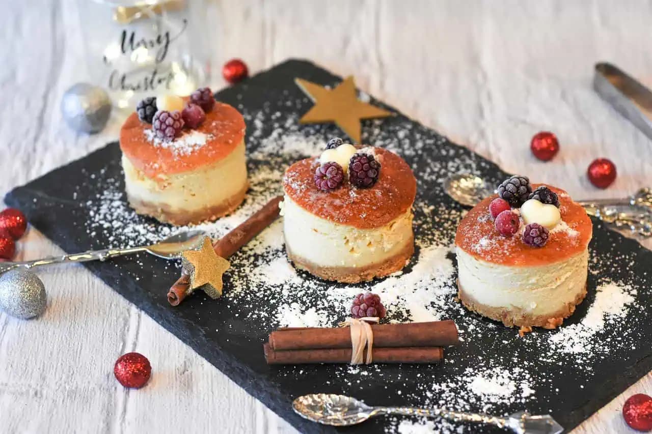 Vynikajúci nepečený vanilkový mini cheesecake: Nepečená sladká delikatesa!