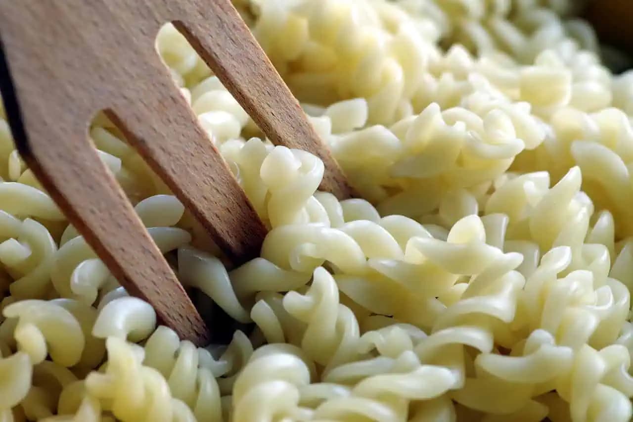 CUKETOVÁ PANVIČKA s cestovinami, hubami a horčicovou zálievkou: Toto je NAJLEPŠIA vec z cukety a cestovín, aká tu kedy bola!