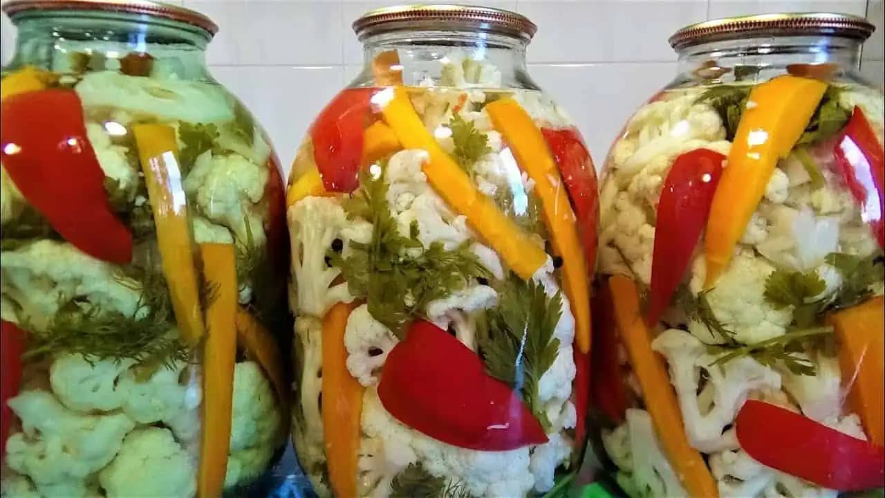 Karfiol s paprikou a mrkvou v pohári na zimu: Chutný, chrumkavý a voňavý karfiol!