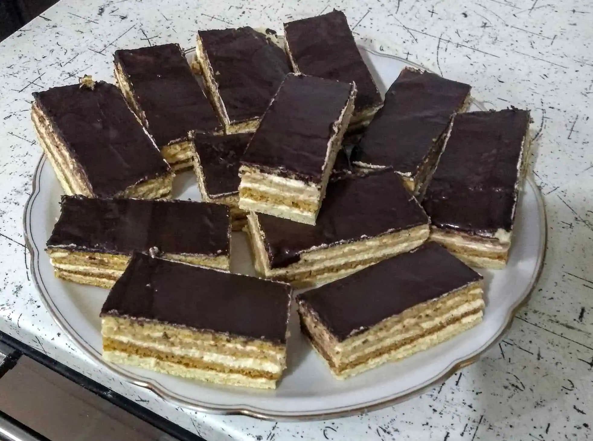 Toto sú najdokonalejšie MARHUĽOVÉ rezy s kyslou smotanou: S týmto zákuskom nikdy nič nepokazíte, každý ho miluje!