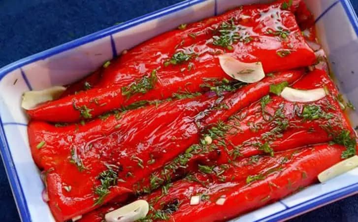 BALKÁNSKE predjedlo pred grilovaním: Papriky marinované za 20 minút, sú obľúbenejšie ako mäso na stole!