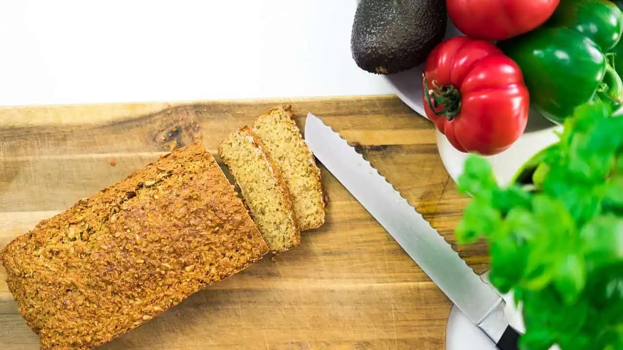 Zmiešajte ovsené vločky s jogurtom: Zaručene najjednoduchší recept na chlieb z ovsených vločiek!