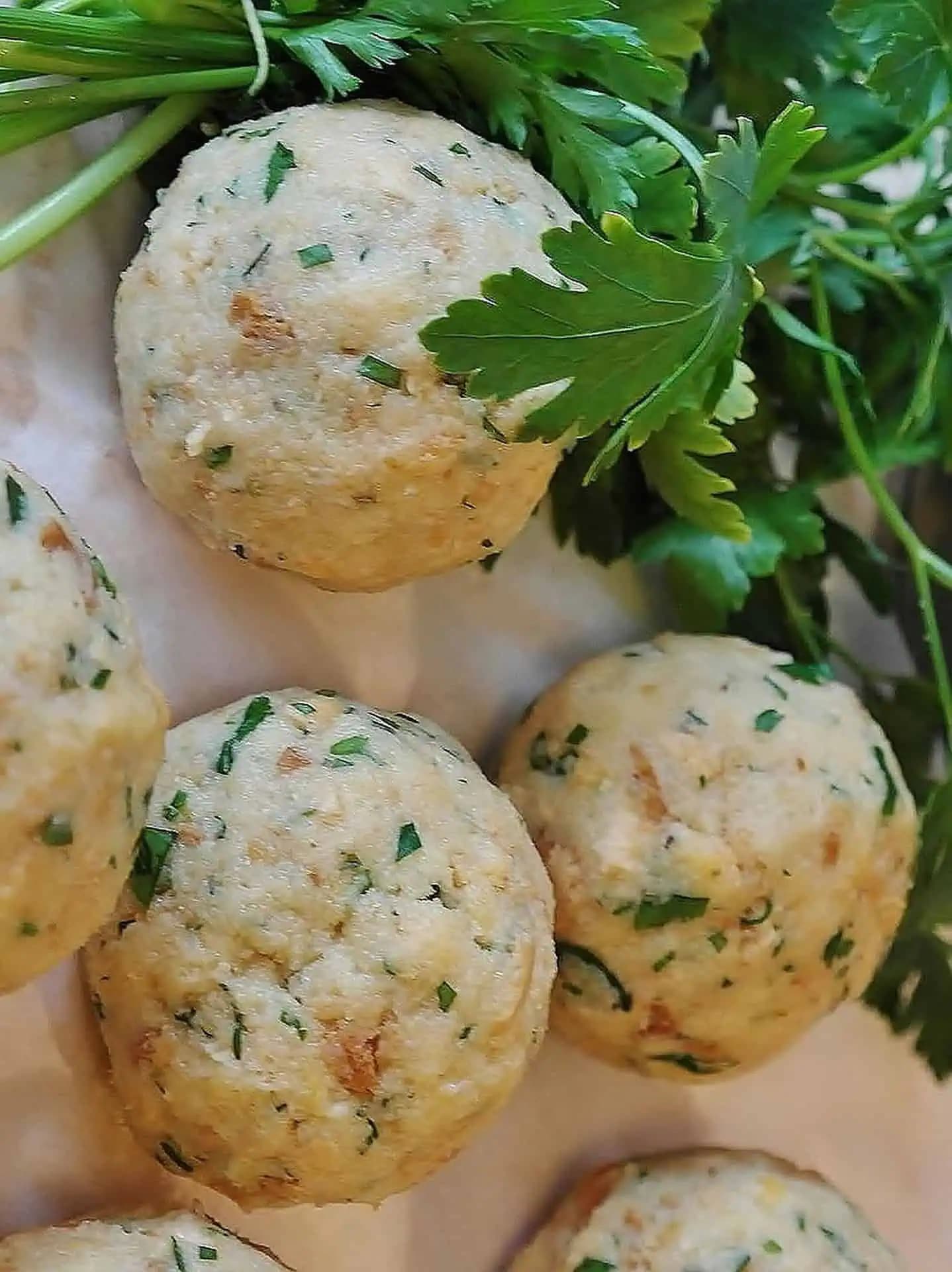 Zemiaková polievka je ešte CHUTNEJŠIA, ak použijete vodu zo zemiakov: Lahodná polievka so zemiakovými haluškami!